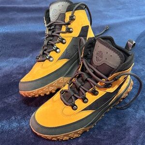 Timberland Big Boy’s Mustard and Black Boot. Never worn! Great condition